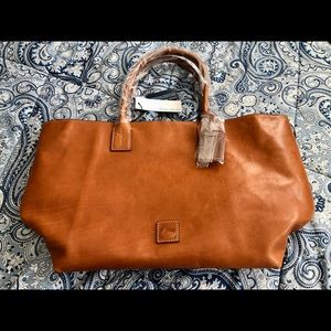 Dooney and Bourke
FLORENTINE MEDIUM RUSSEL BAG